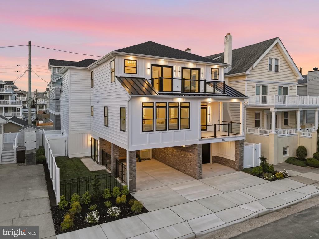 105 S STRATFORD AVENUE
