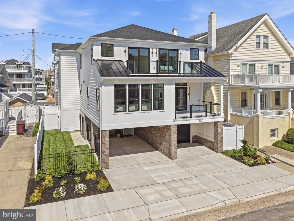 105 S STRATFORD AVENUE