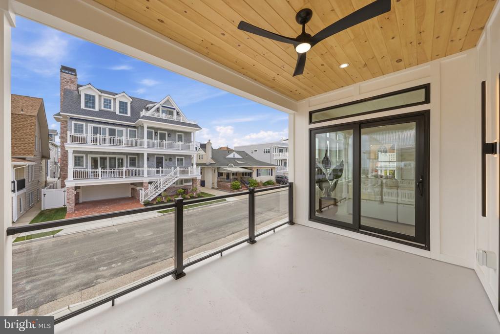 105 S STRATFORD AVENUE
