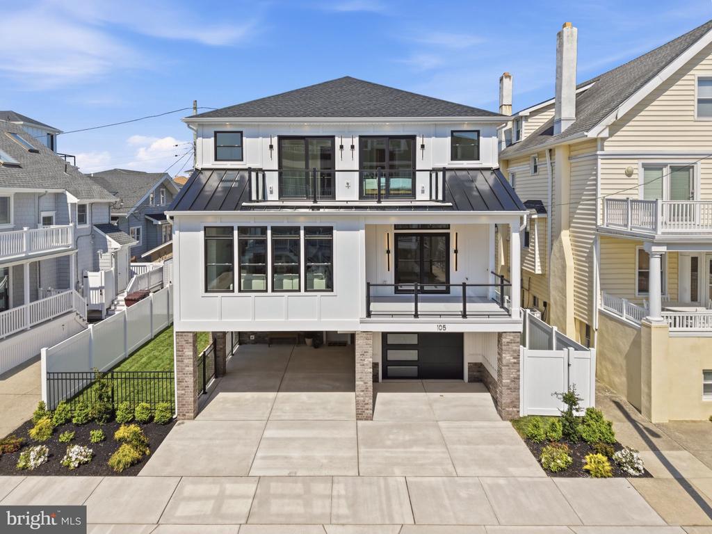 105 S STRATFORD AVENUE