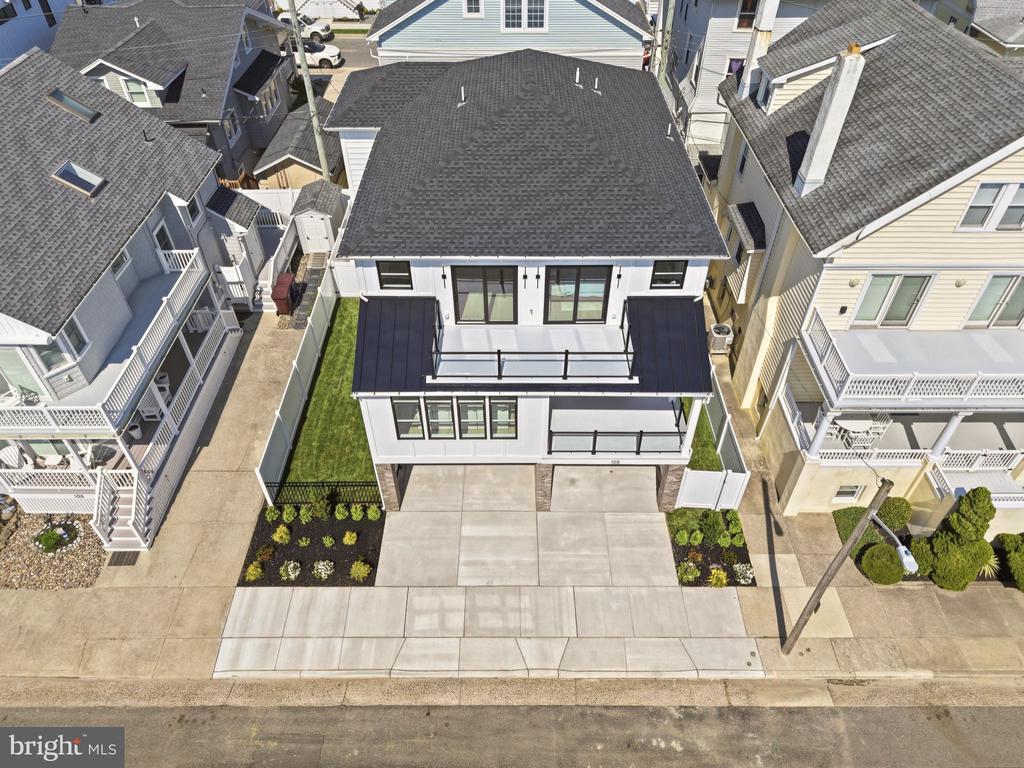 105 S STRATFORD AVENUE