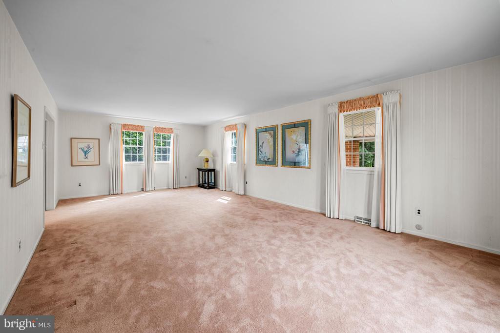 1 CARRIAGE WAY