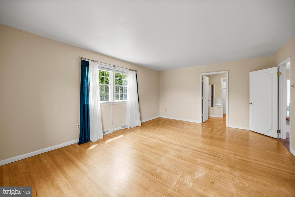 1 CARRIAGE WAY