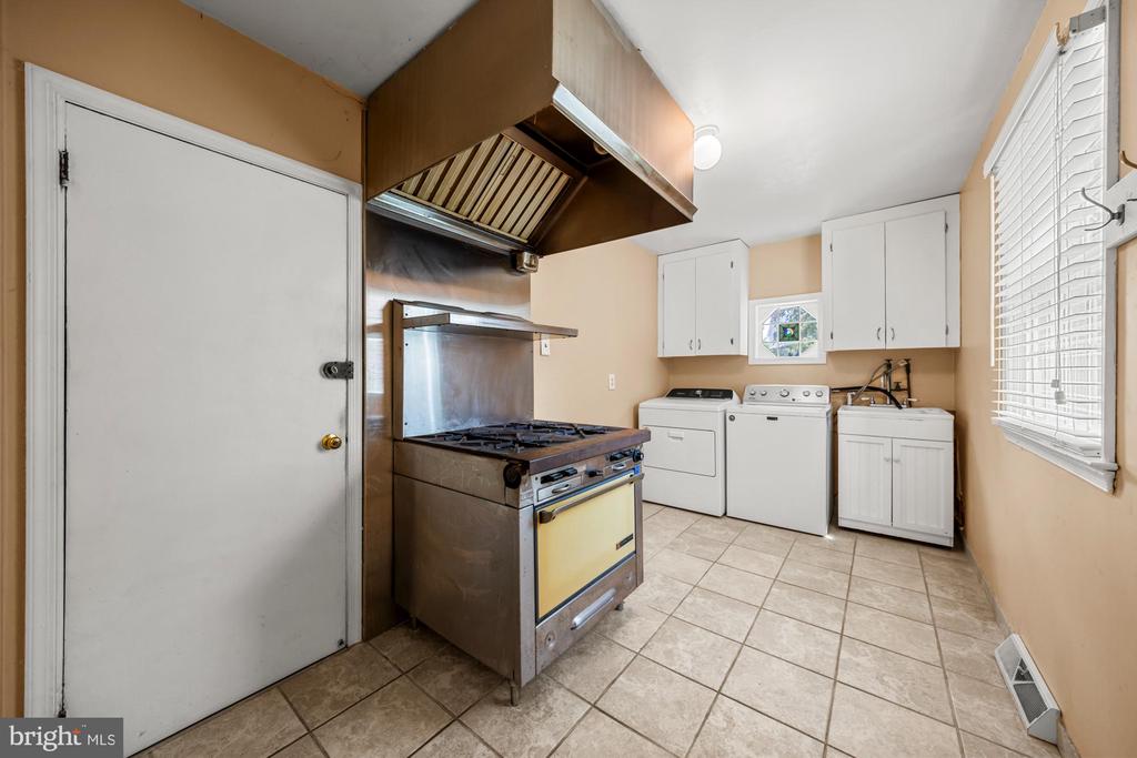 1 CARRIAGE WAY