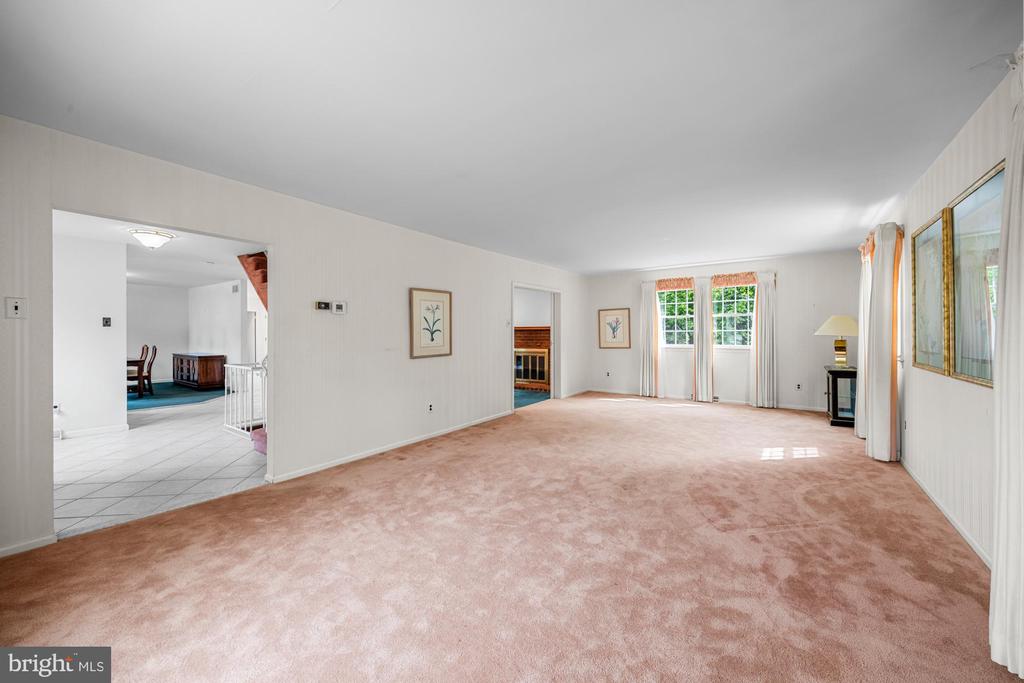 1 CARRIAGE WAY