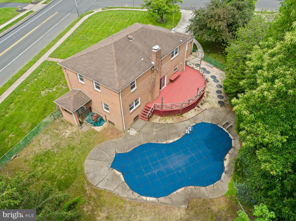1 CARRIAGE WAY
