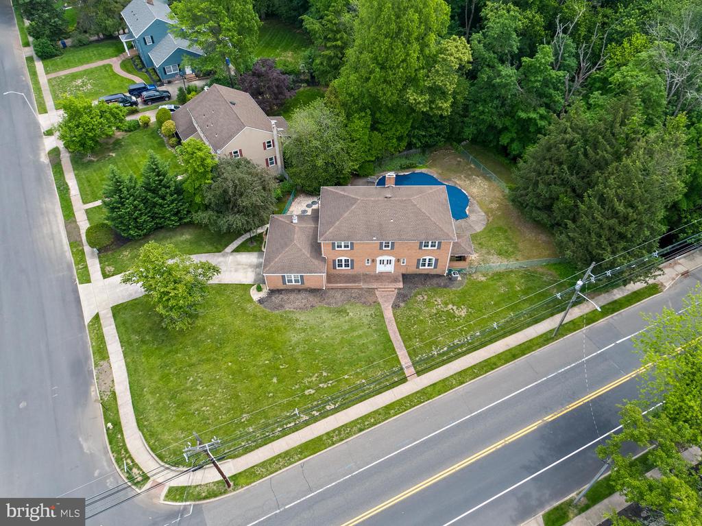 1 CARRIAGE WAY