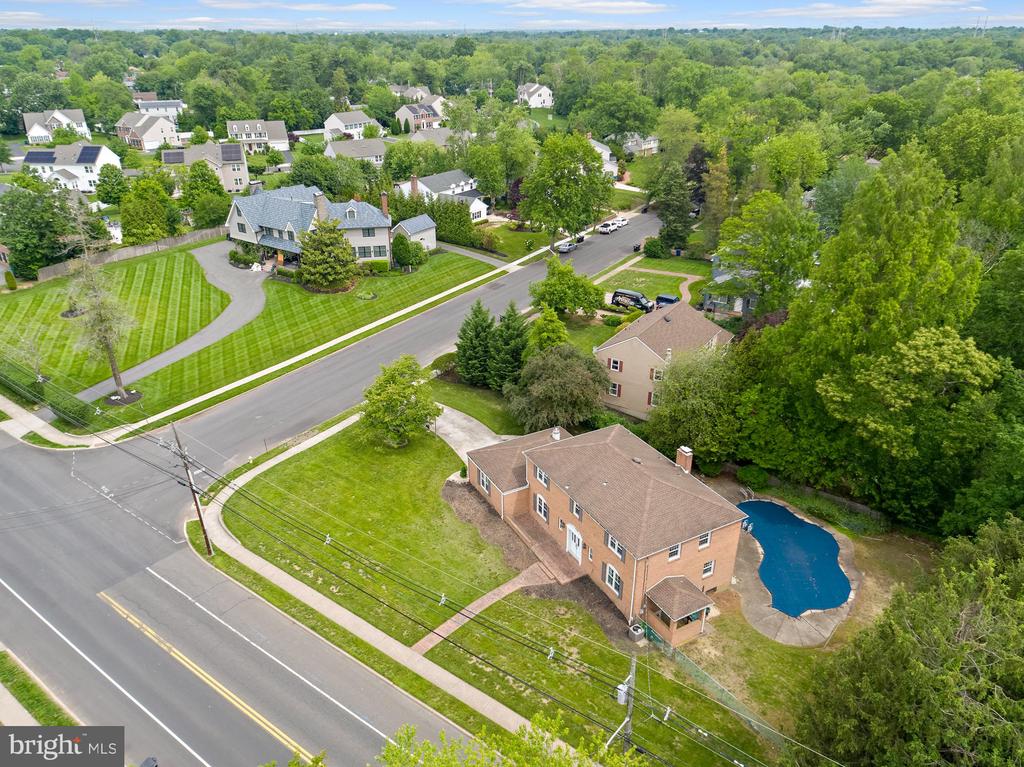 1 CARRIAGE WAY