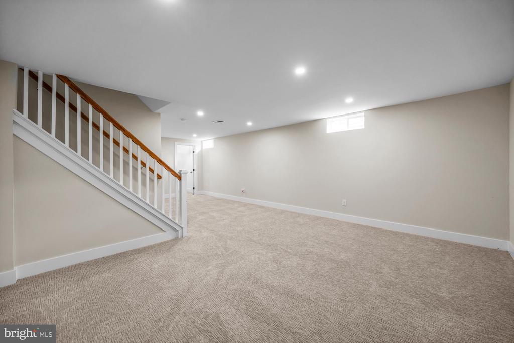 10 WARWICK COURT