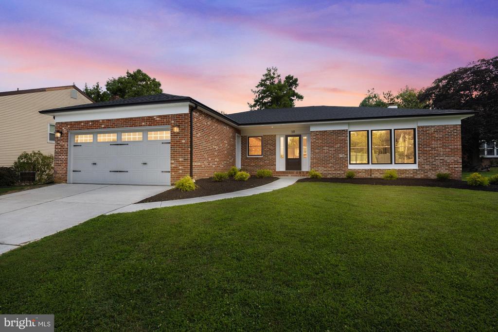 10 WARWICK COURT