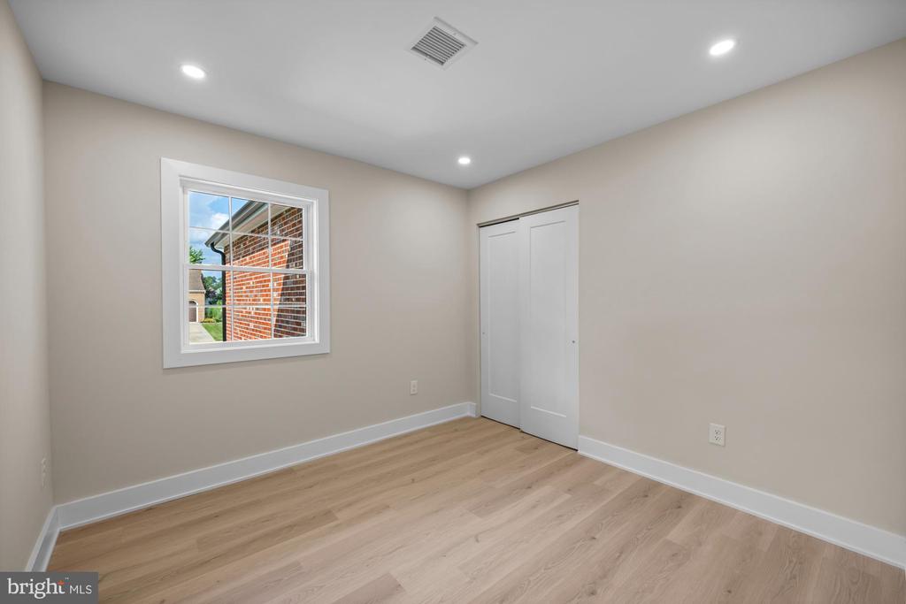 10 WARWICK COURT