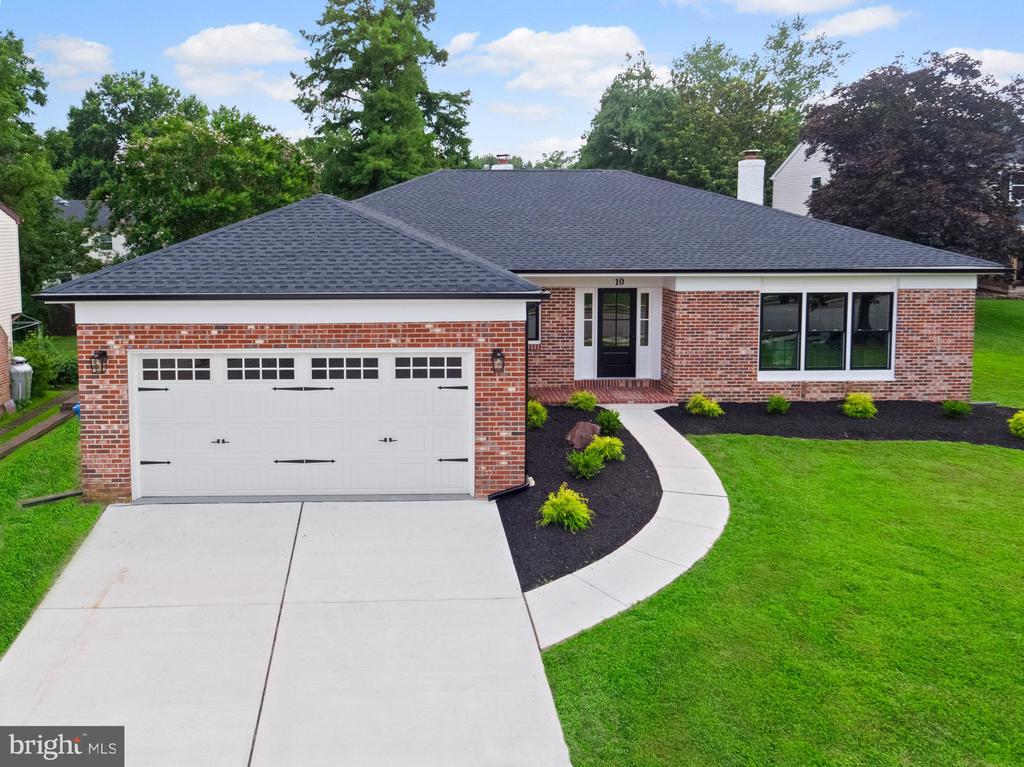 10 WARWICK COURT