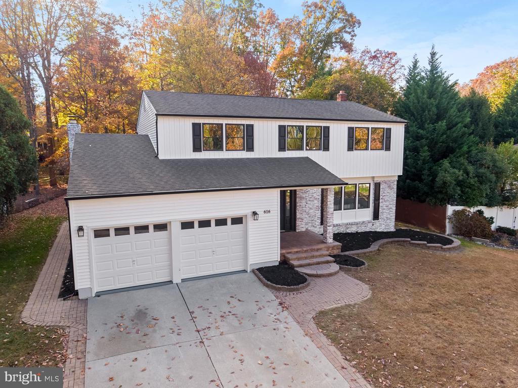 616 GLEN COURT