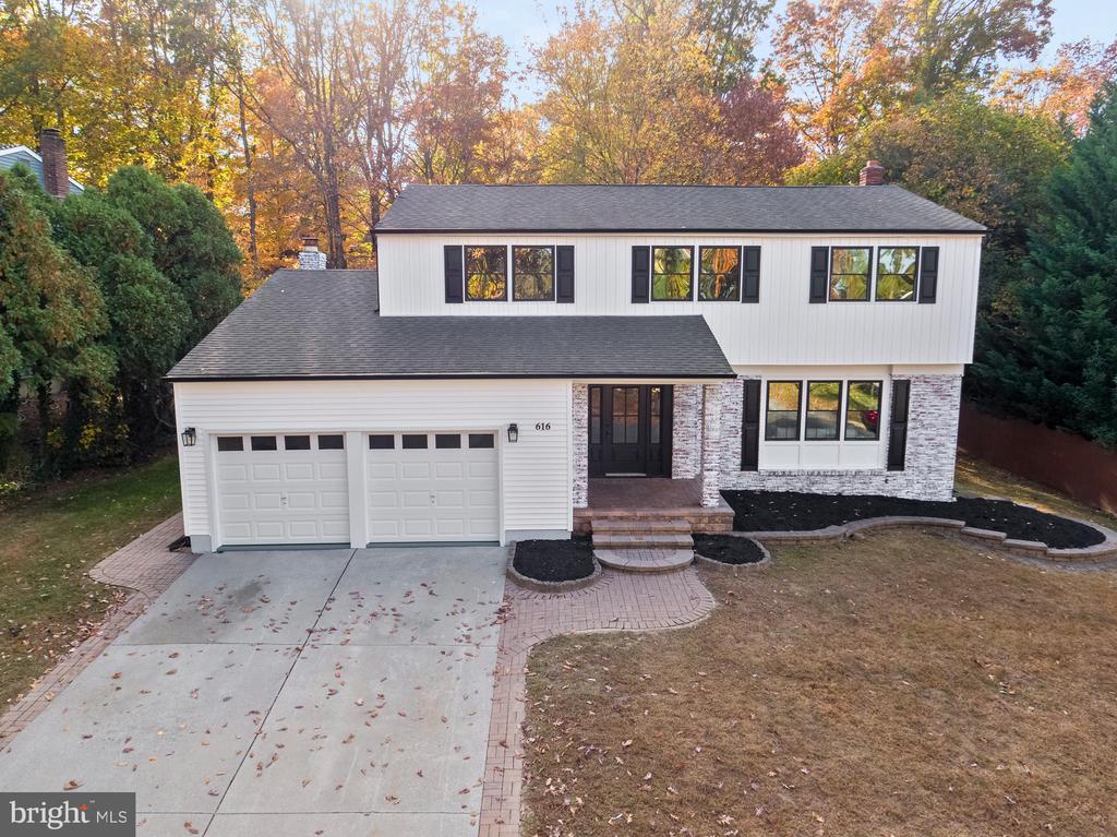 616 GLEN COURT