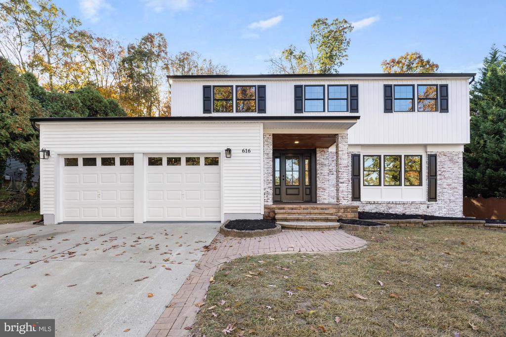 616 GLEN COURT