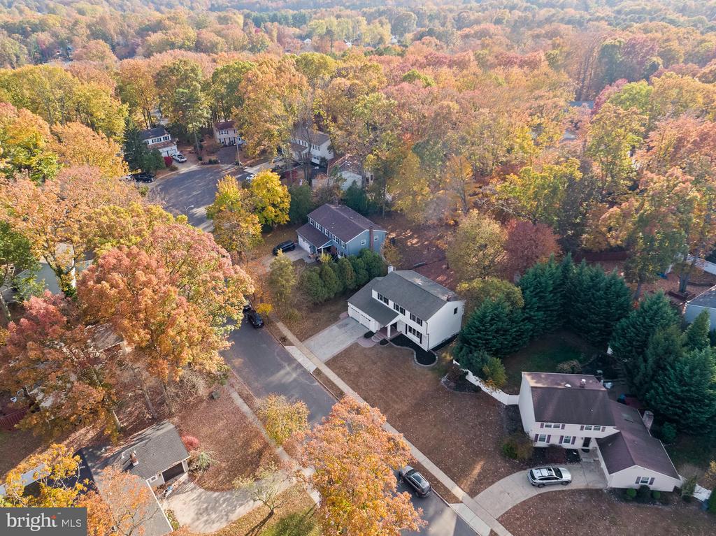 616 GLEN COURT