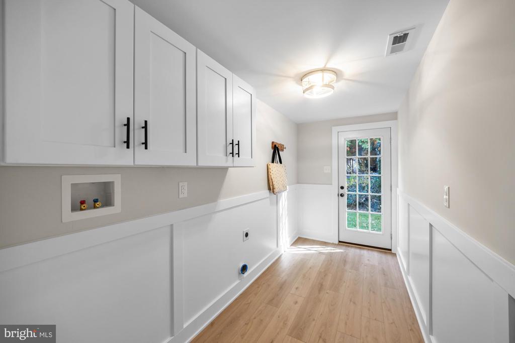 616 GLEN COURT