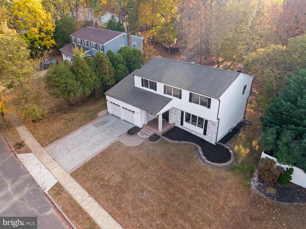 616 GLEN COURT