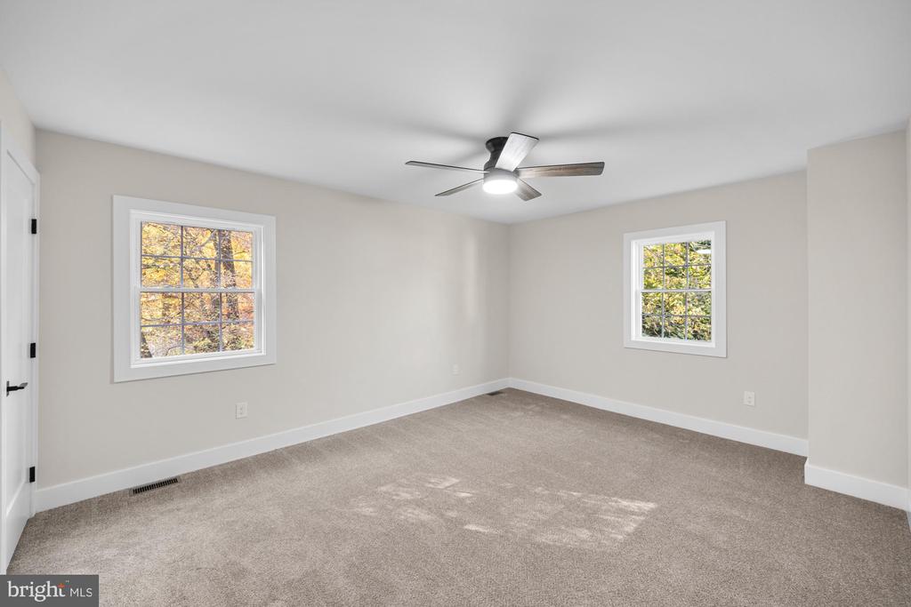 616 GLEN COURT