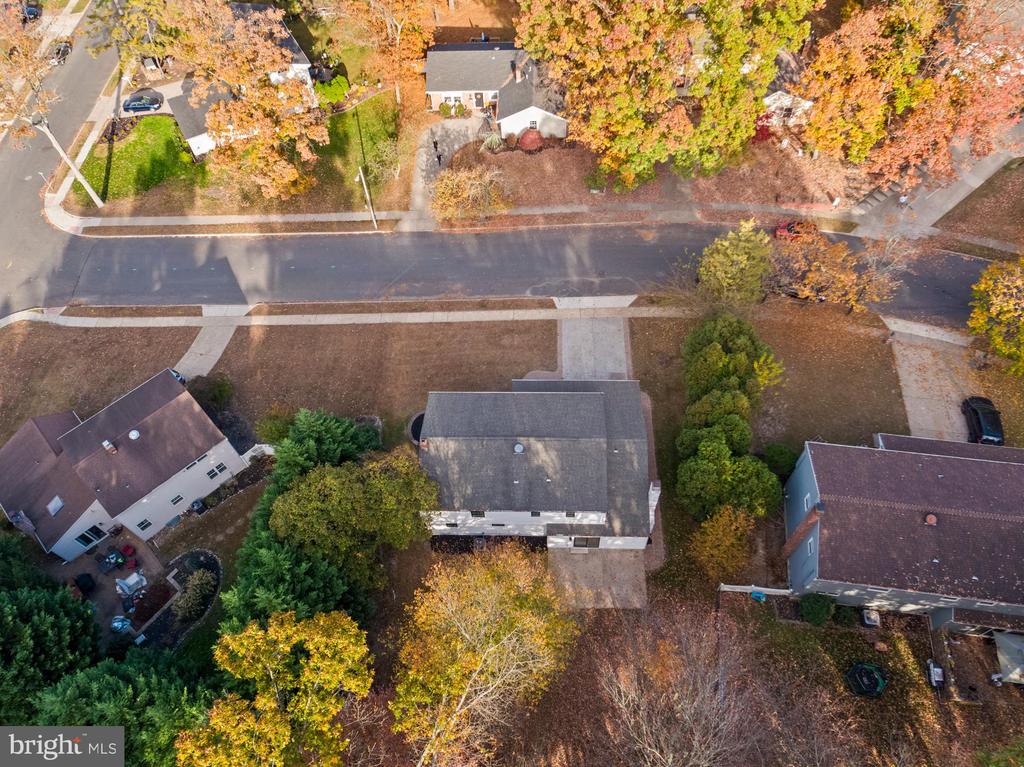 616 GLEN COURT