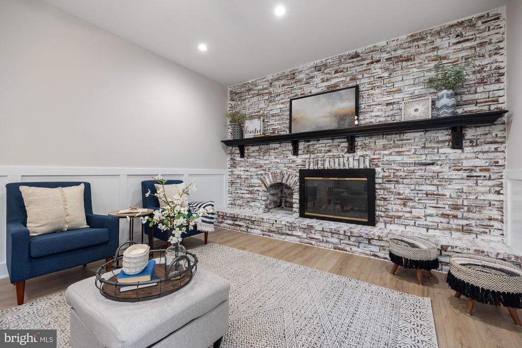 616 GLEN COURT