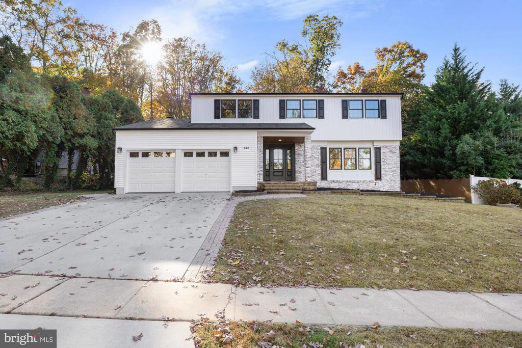 616 GLEN COURT