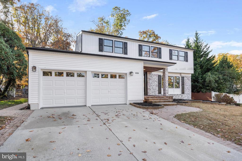 616 GLEN COURT