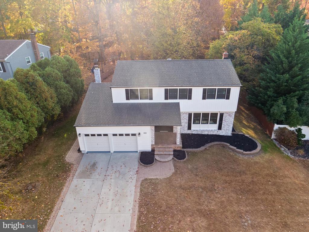 616 GLEN COURT