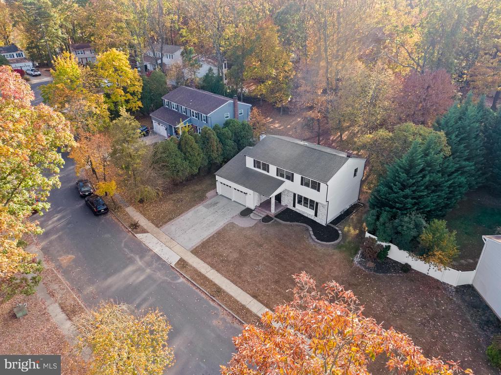 616 GLEN COURT