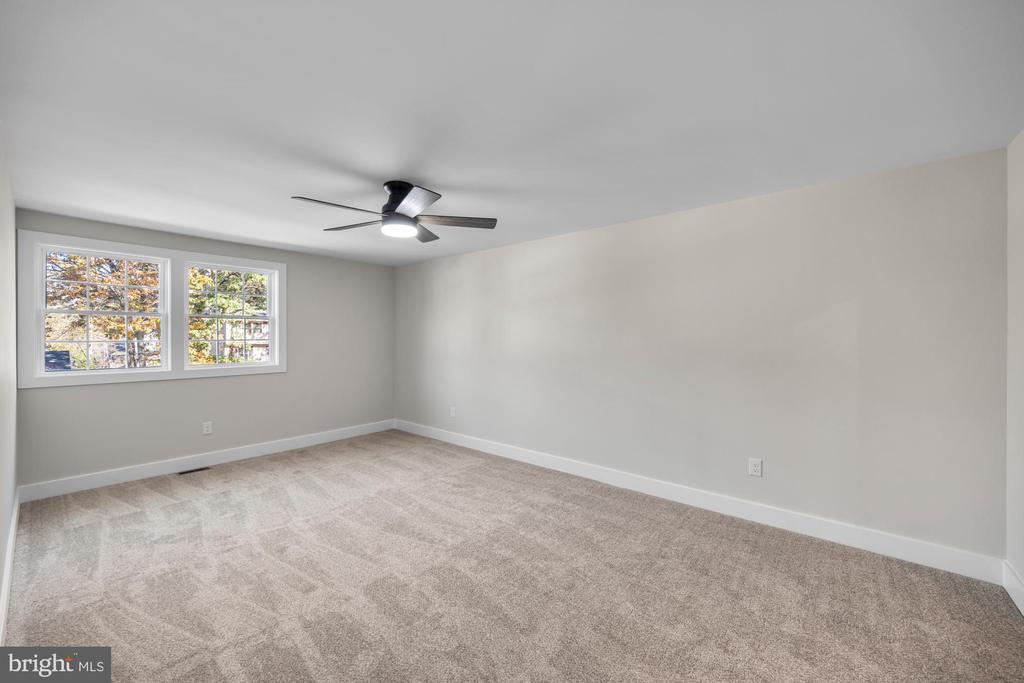 616 GLEN COURT