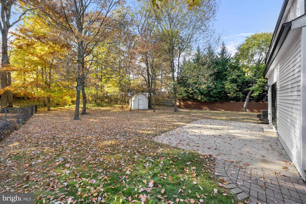 616 GLEN COURT
