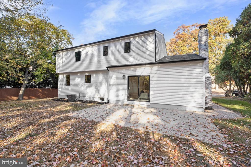 616 GLEN COURT