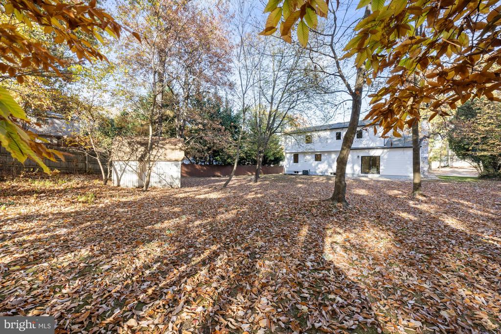 616 GLEN COURT