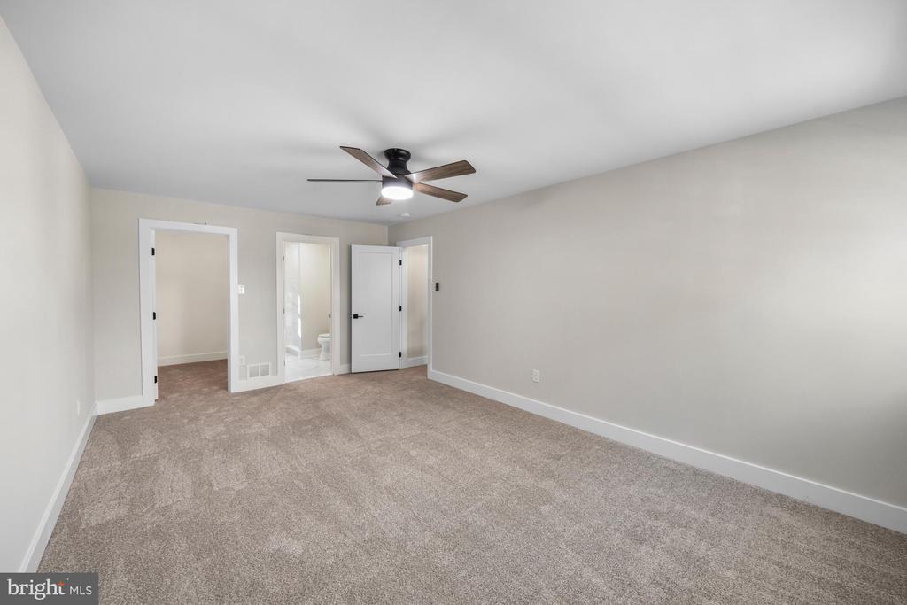 616 GLEN COURT