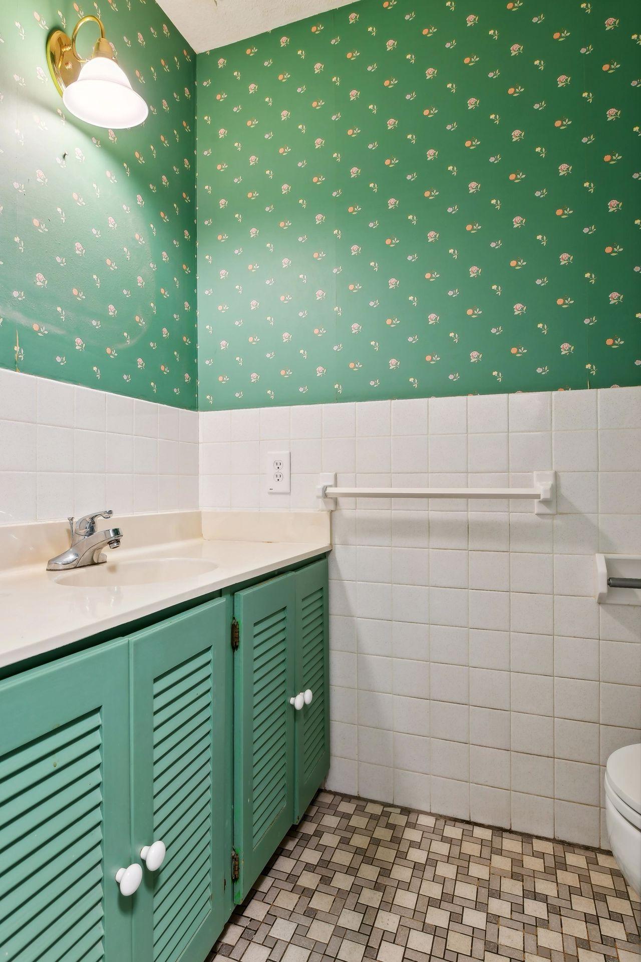 3821 Chowen Avenue S