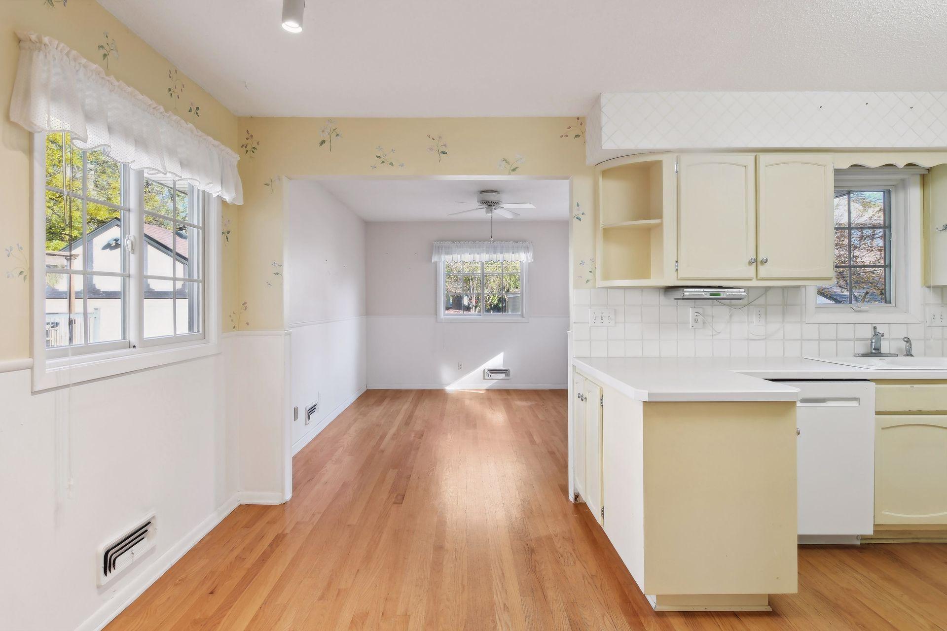 3821 Chowen Avenue S