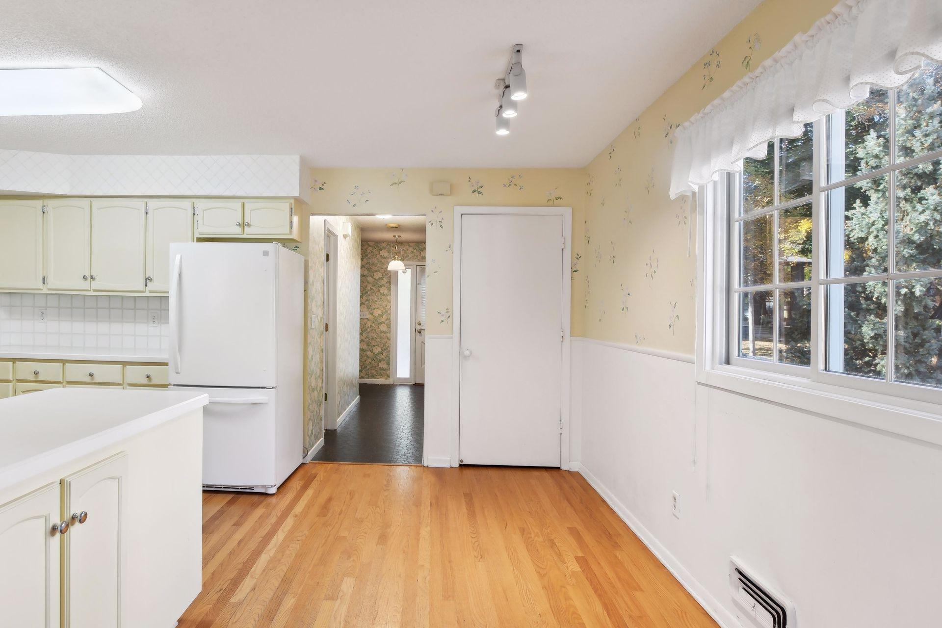 3821 Chowen Avenue S