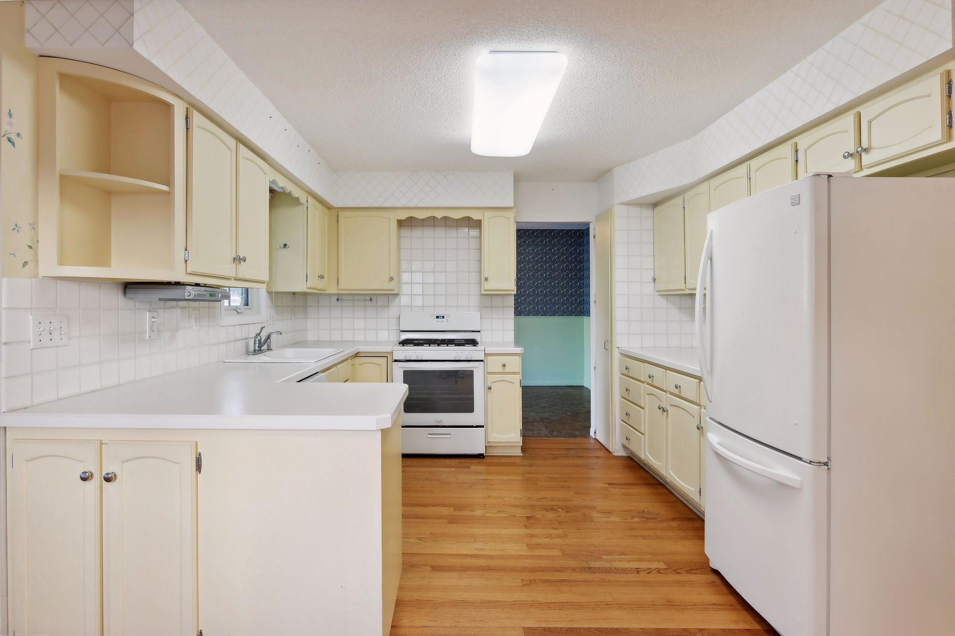 3821 Chowen Avenue S