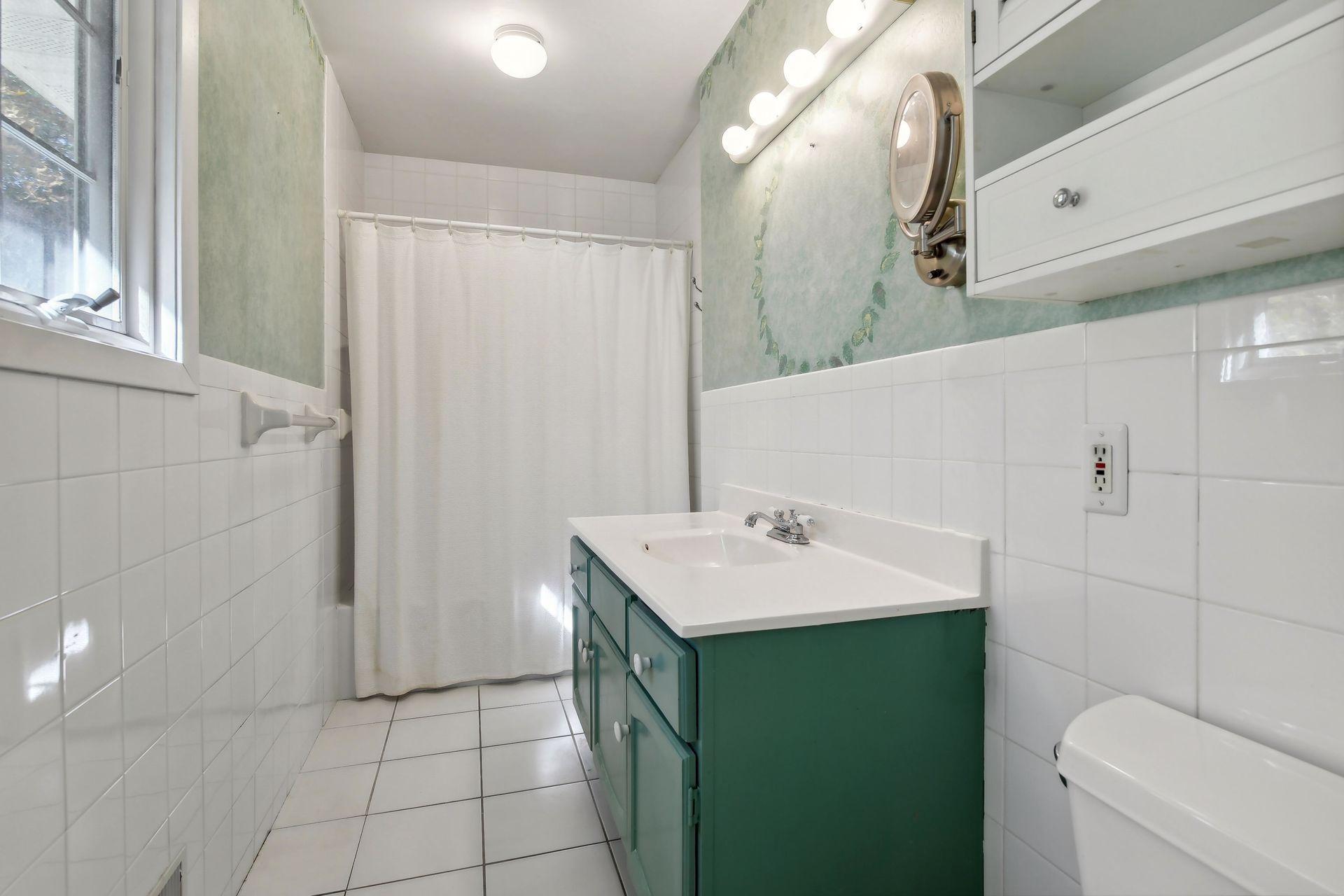 3821 Chowen Avenue S