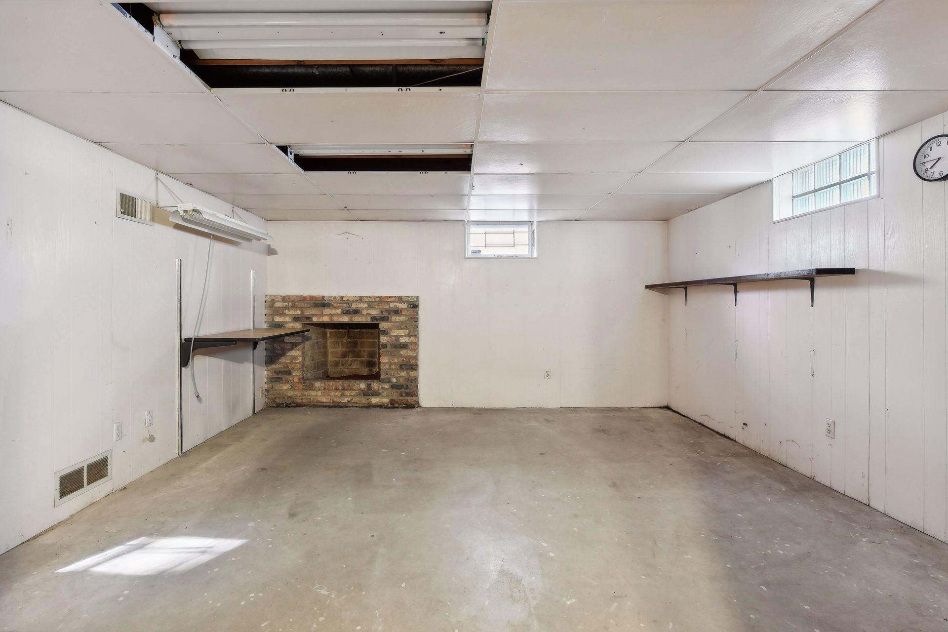 3821 Chowen Avenue S