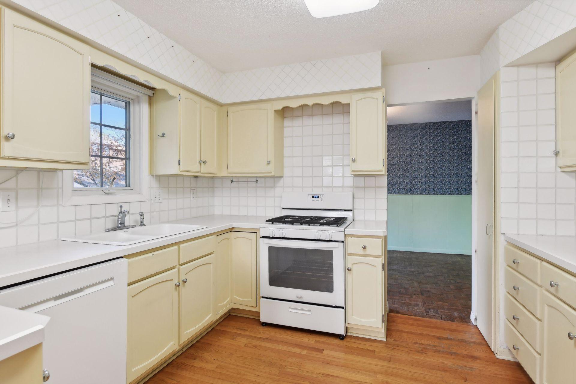 3821 Chowen Avenue S