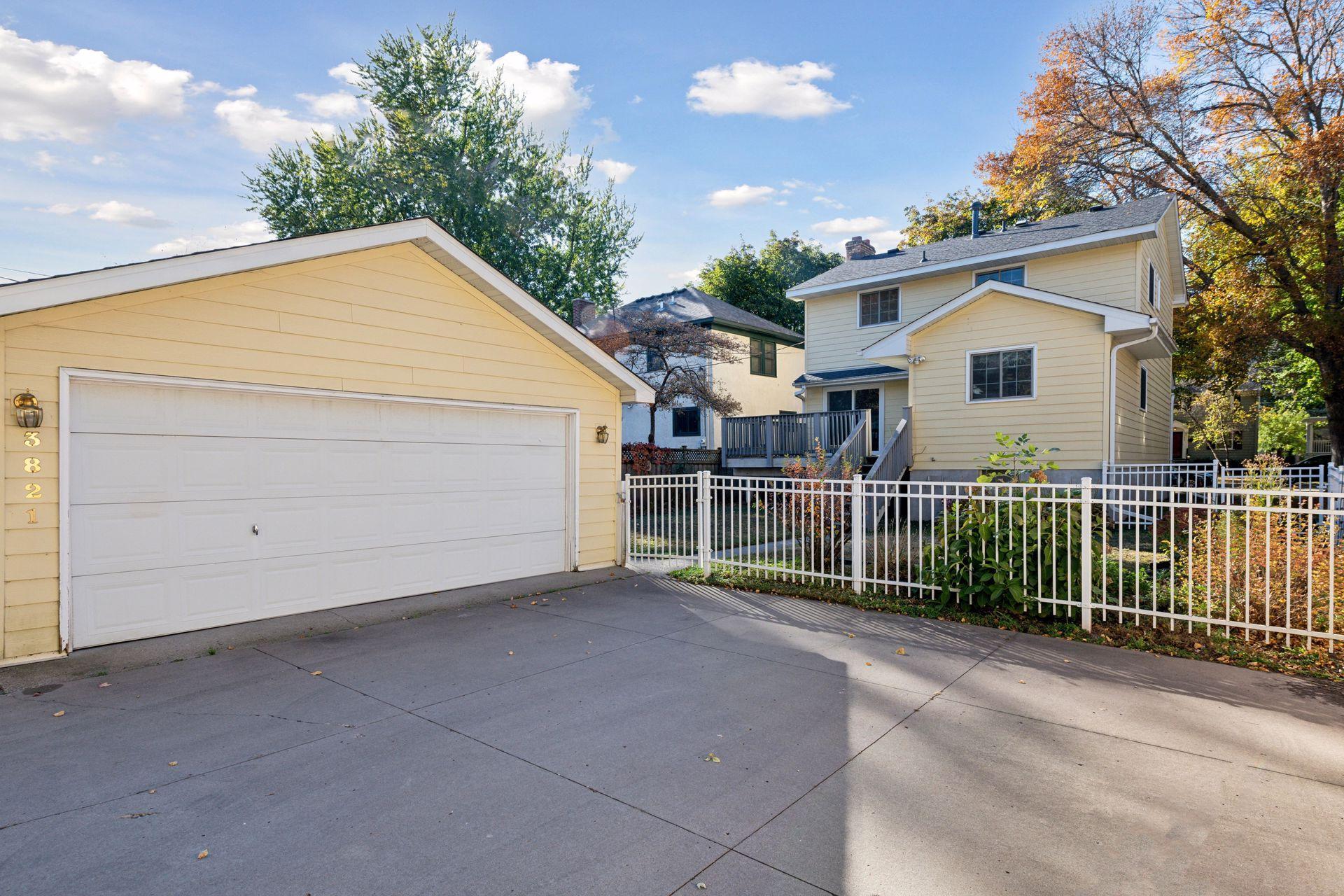 3821 Chowen Avenue S