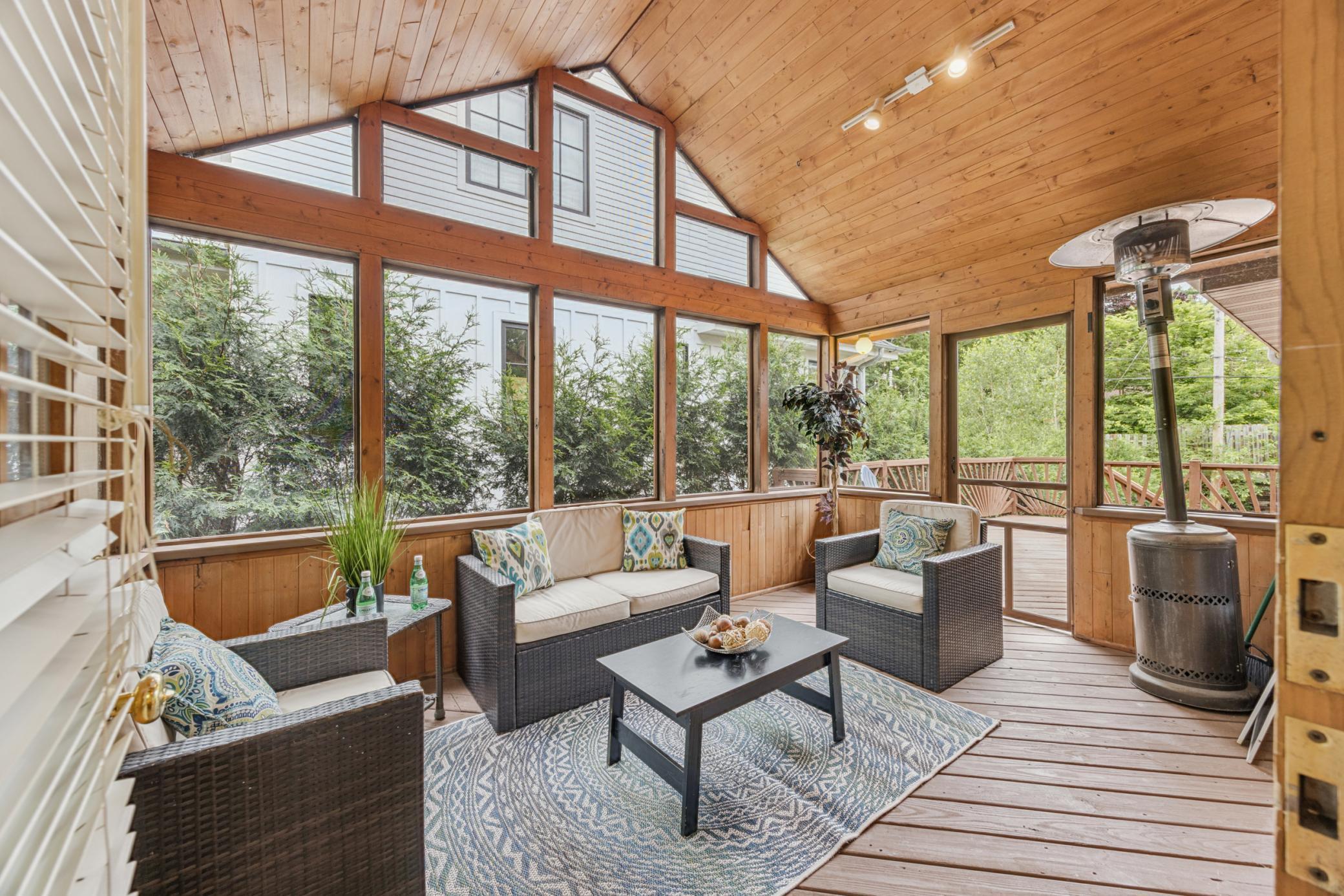 3916 Thomas Avenue S