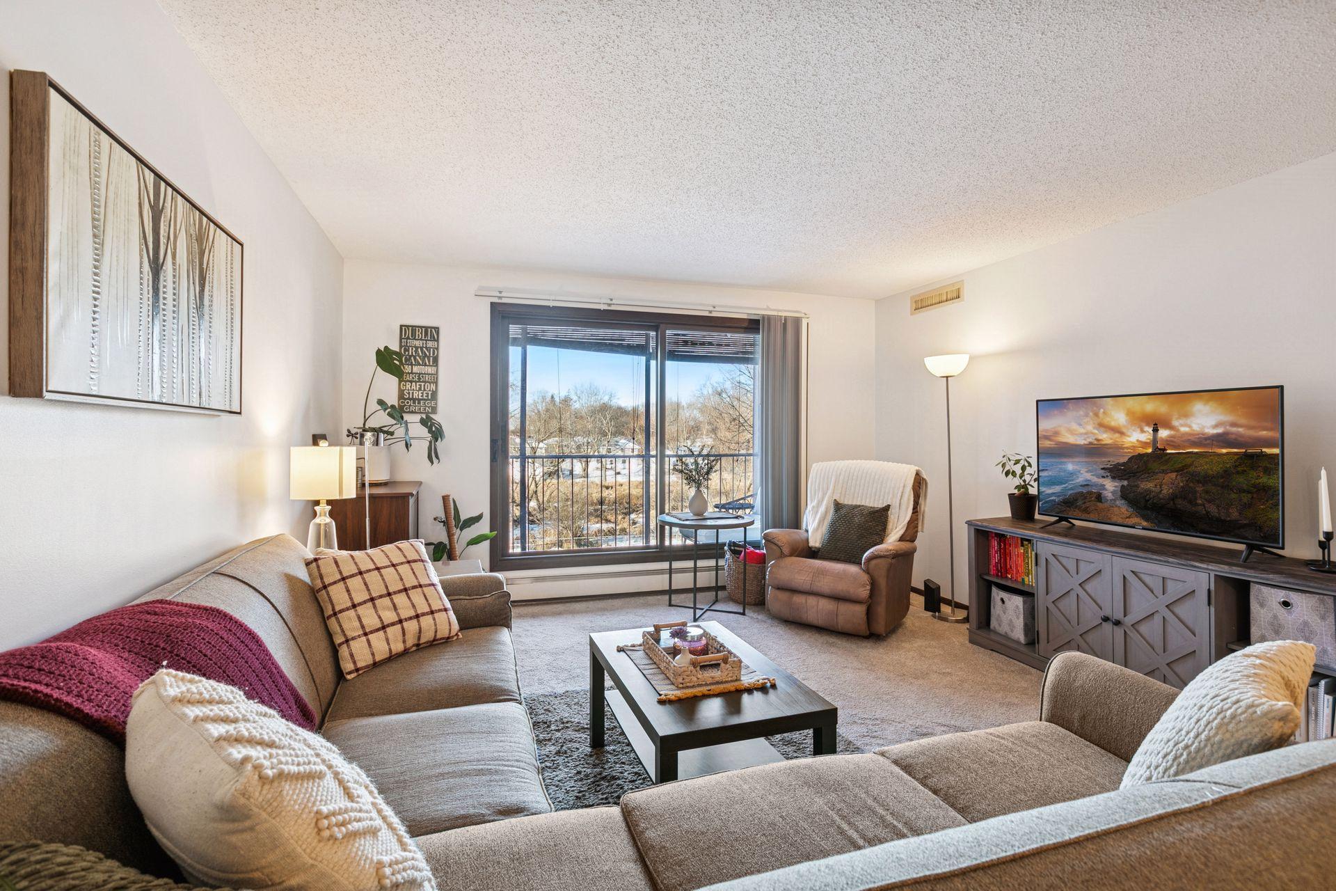 4710 58th Avenue N Unit: 201