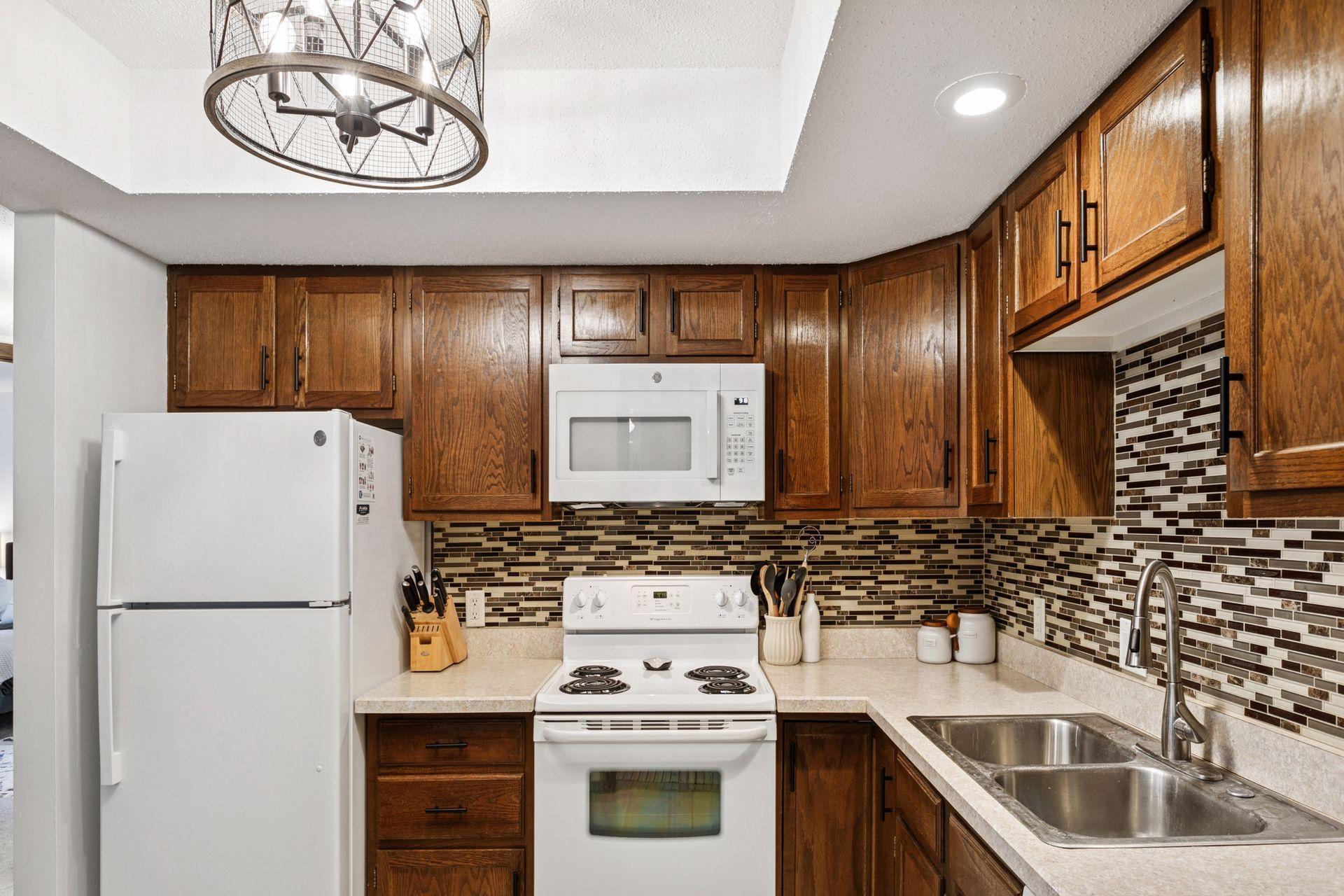 4710 58th Avenue N Unit: 201