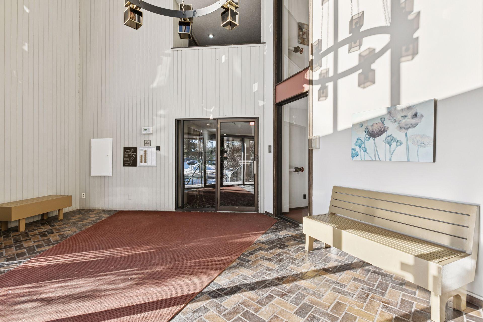 4710 58th Avenue N Unit: 201