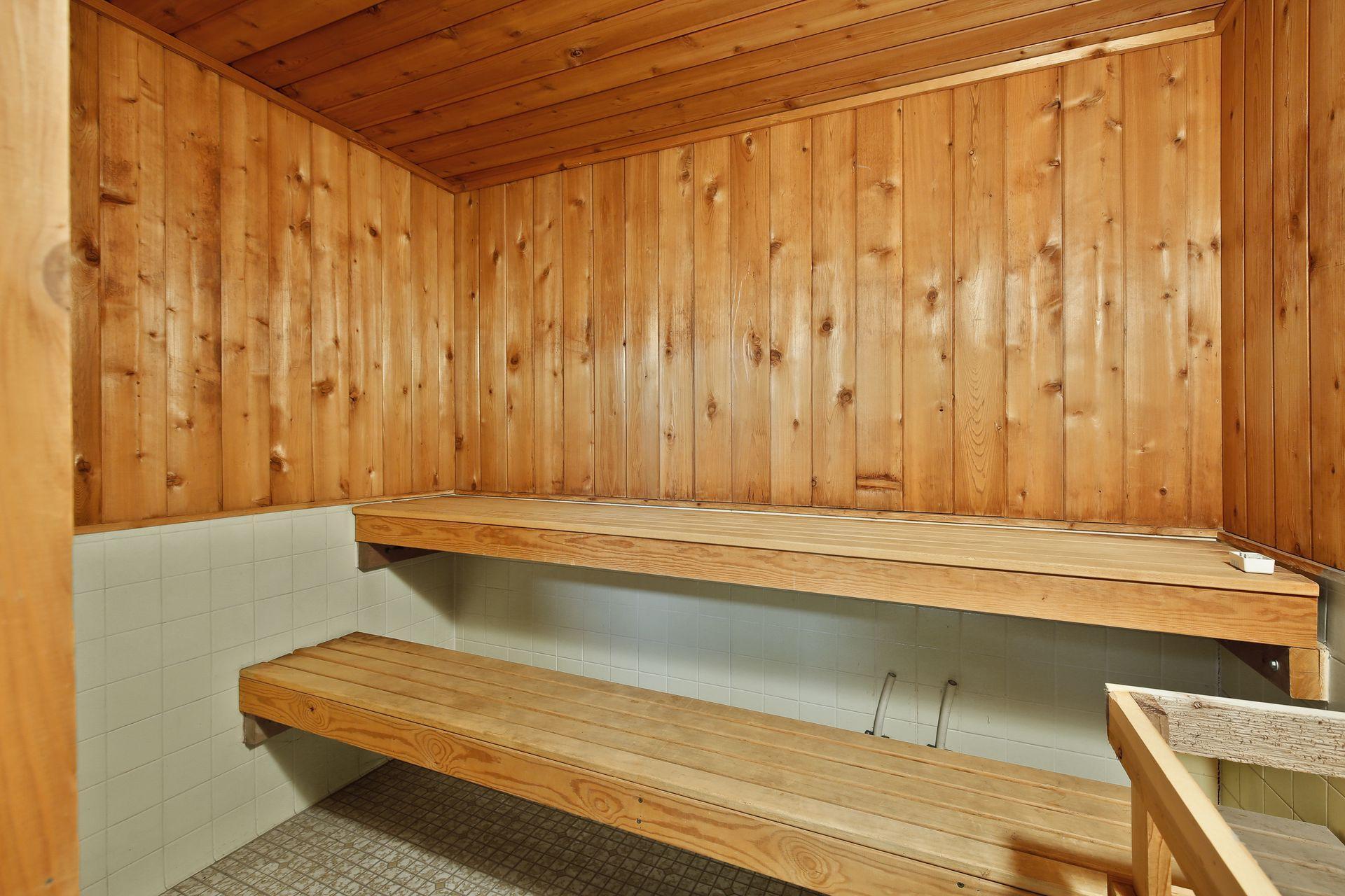 4710 58th Avenue N Unit: 201