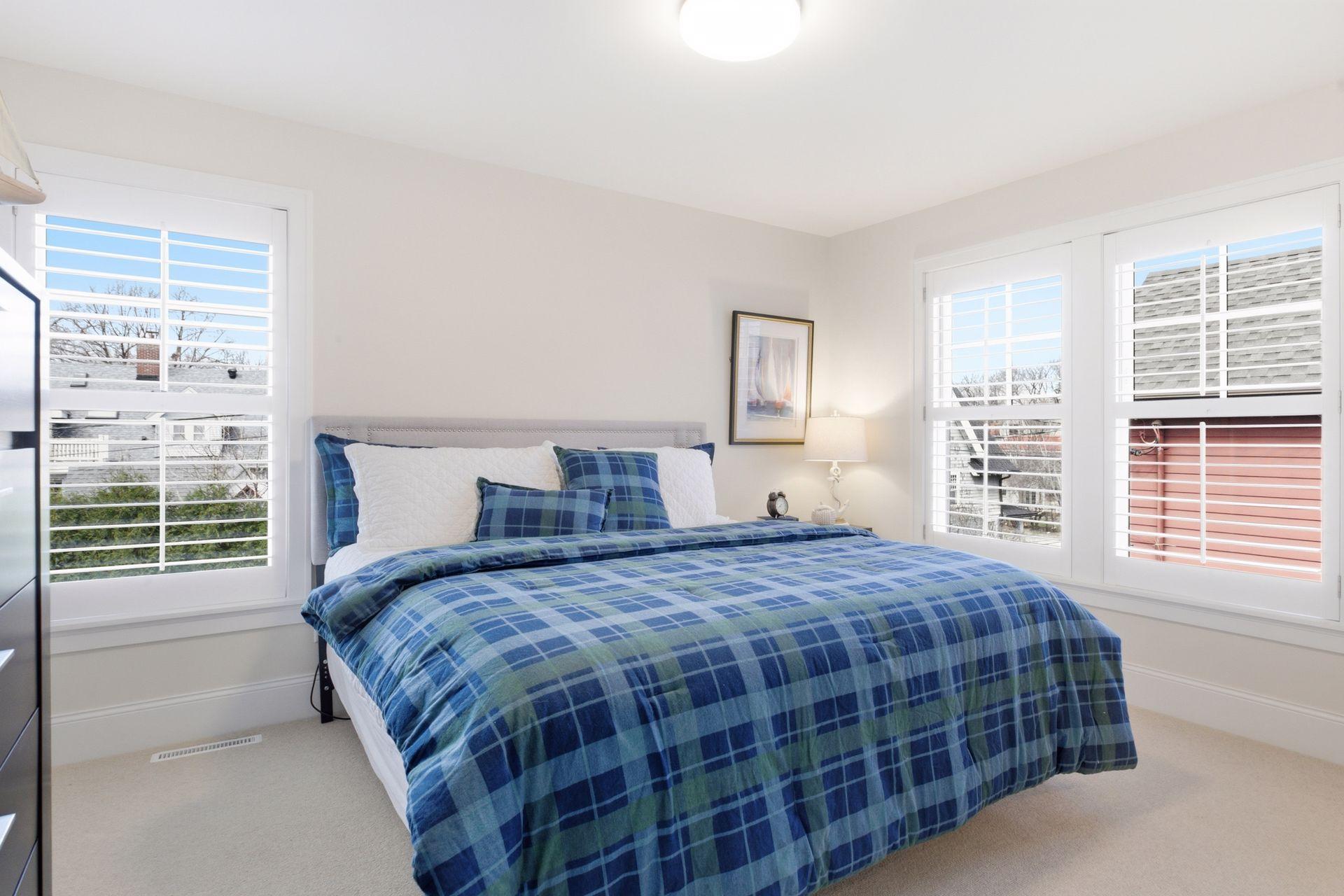 1774 Girard Avenue S