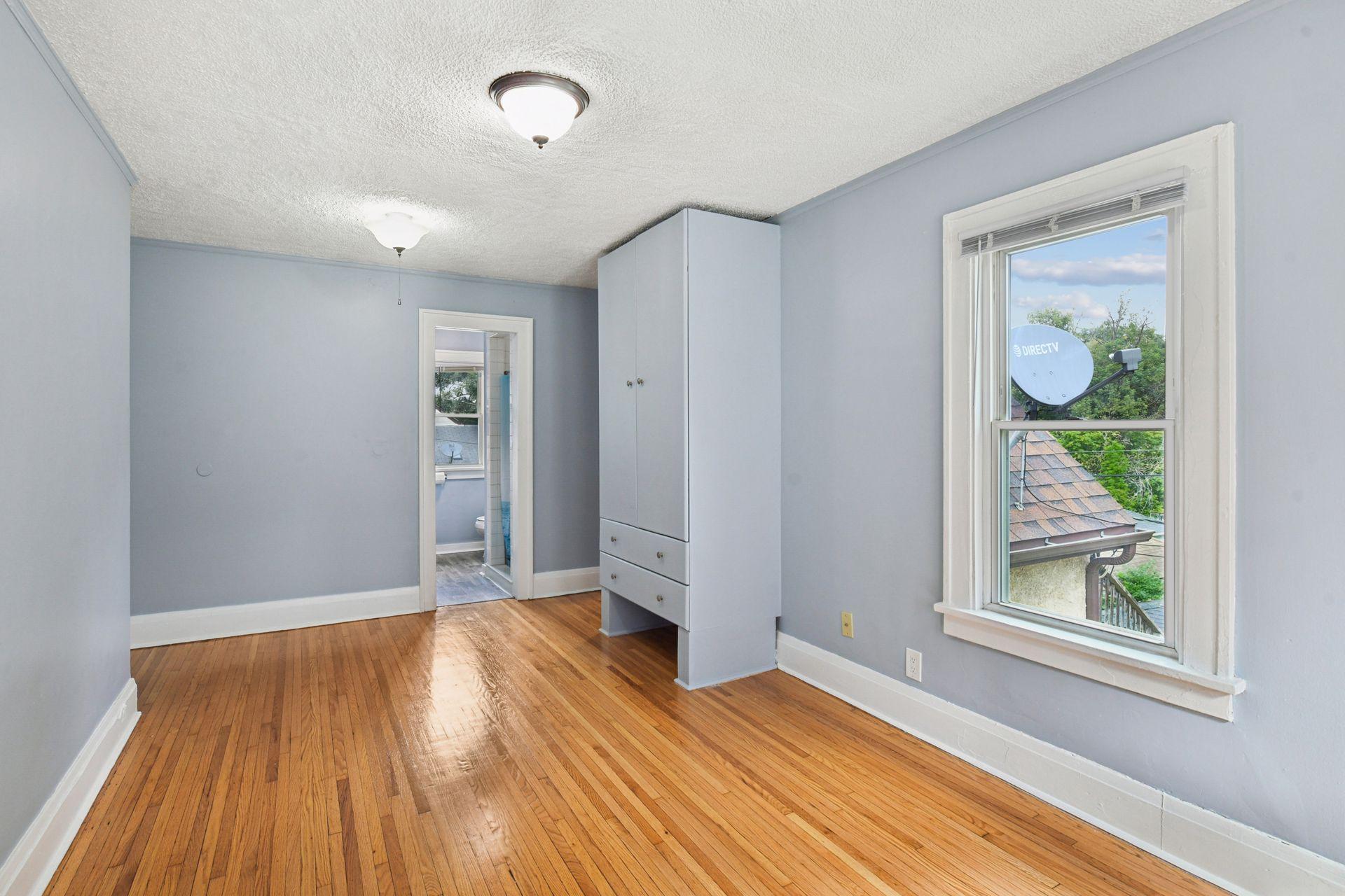 2630 Dupont Avenue N