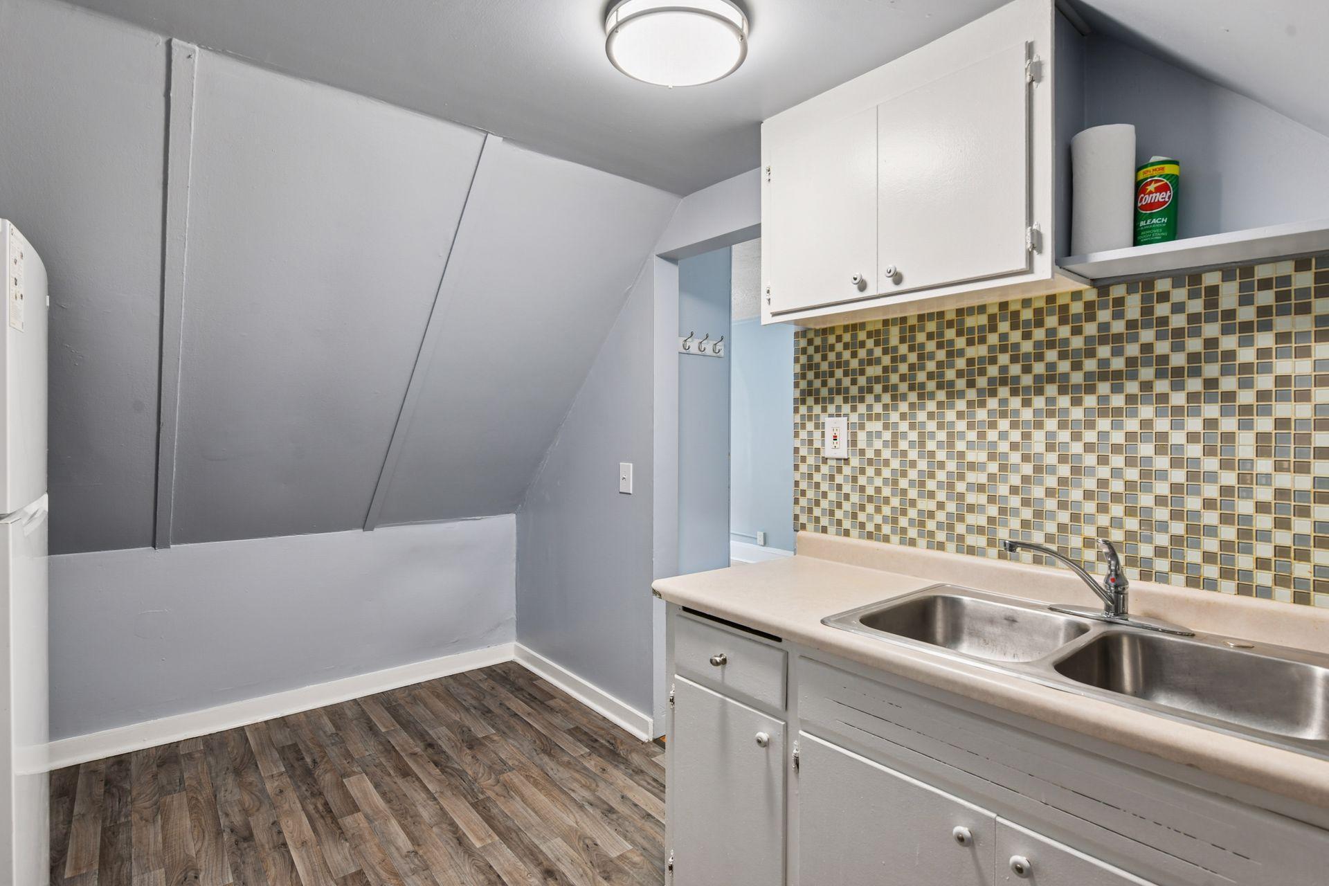 2630 Dupont Avenue N